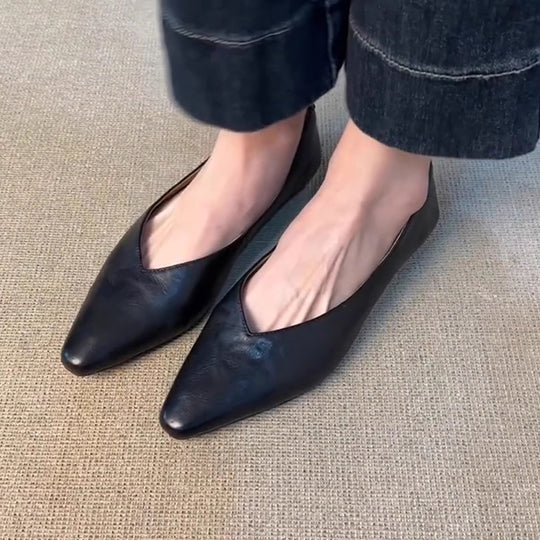 Damen spitze Slipper mit eleganter V-Ausschnittform EB