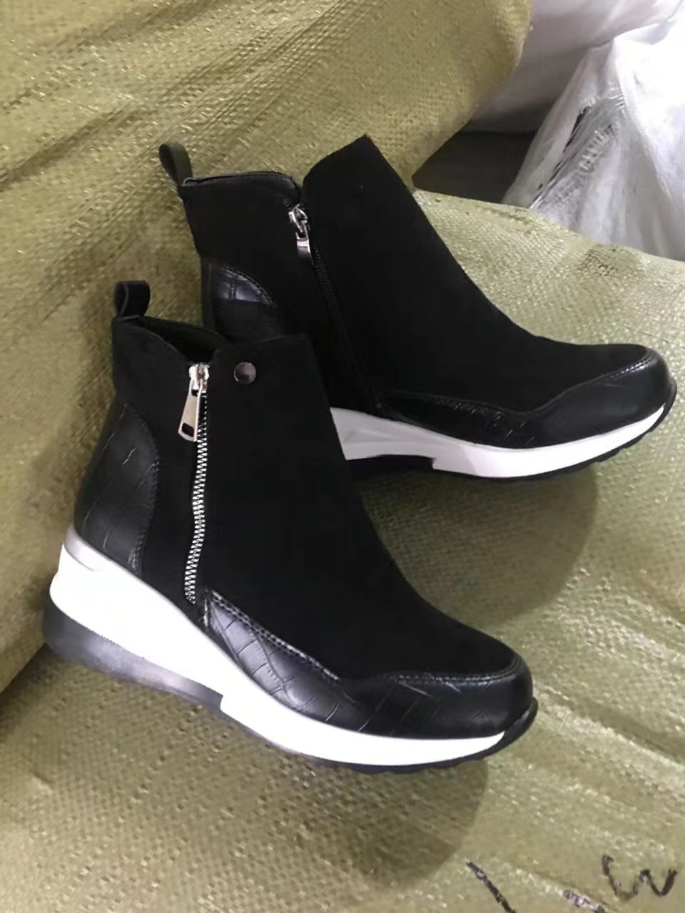 Damen Stiefeletten mit modischem Reißverschluss und eleganter Sohle EB