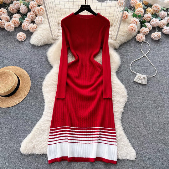 Damen Strickkleid mit hohem Kragen und raffiniertem Streifenmuster EB