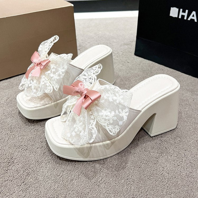 Damen Plateau-Sandaletten mit floralem Spitzenakzent und elegantem Blockabsatz EB