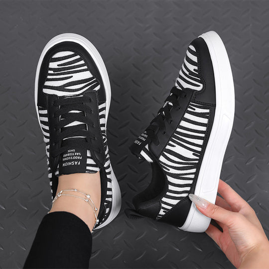 Damen Sportliche Sneakers mit elastischer Schnürsystem und modischem Streifenmuster EB