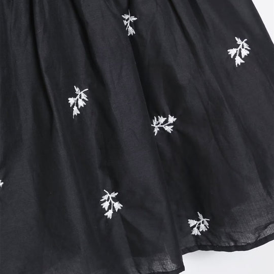 Damen Sommerkleid mit feinen Stickereien und verstellbaren Trägern EB