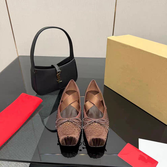 Damen Ballerinas mit modischem Kreuzriemendesign und perforierter Oberfläche EB