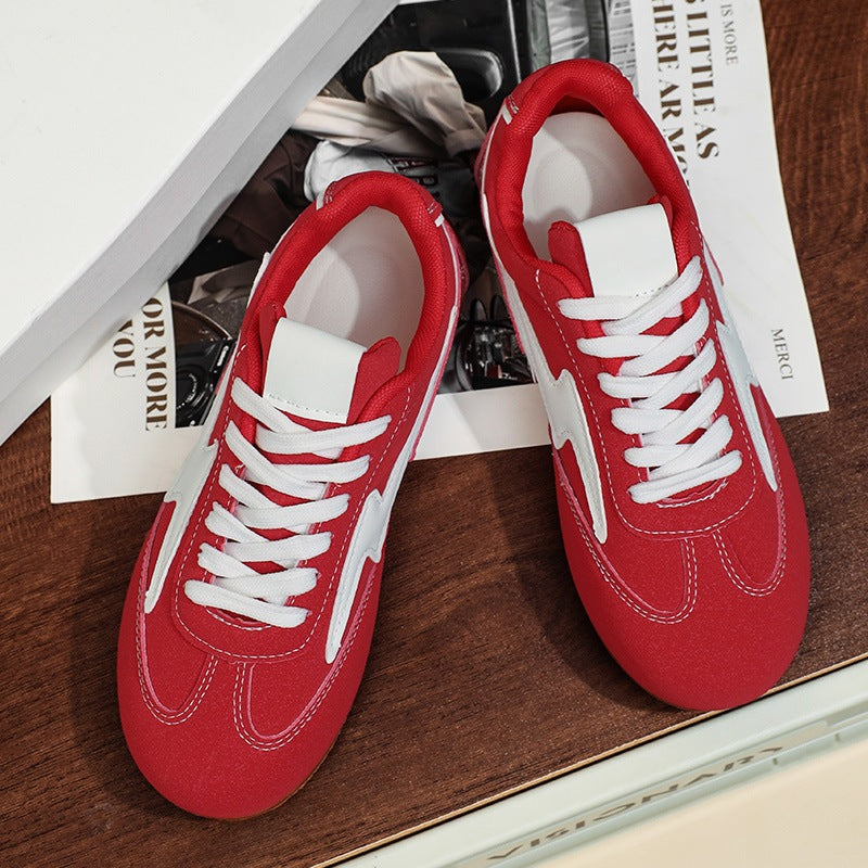 Damen leichte Retro-Skate-Sneaker mit gesteppter Seitenwand, gepolstertem Knöchelkragen und rutschfester Gummilaufsohle EB