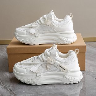 Damen Sportliche Sneakers mit modernem Mesh-Obermaterial und luftiger Sohle EB