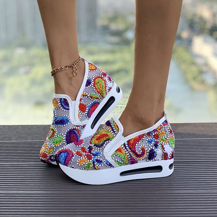 Damen Slip-On Keil-Sneaker mit besticktem Canvas-Obermaterial und luftgepolsterter Plateau-Sohle EB