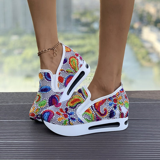 Damen Slip-On Keil-Sneaker mit besticktem Canvas-Obermaterial und luftgepolsterter Plateau-Sohle EB