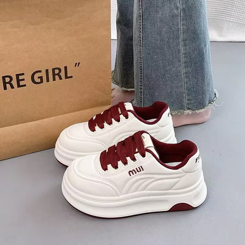 Damen Sneakers mit dicker, bequemer Sohle und stilvollen Schnürdetails EB