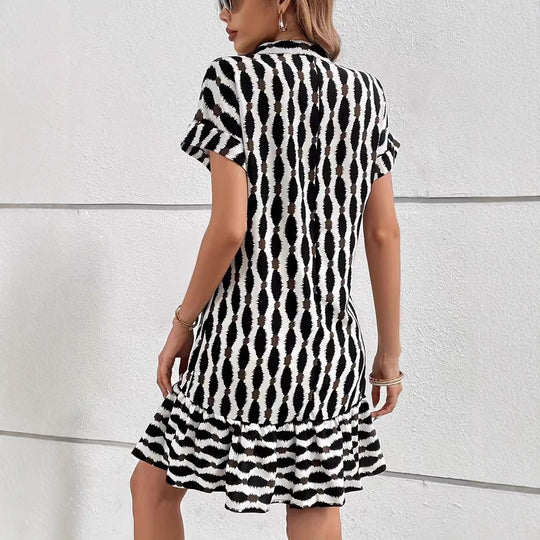 Damen Kleid mit modischem Pünktchenmuster und Raffungen EB