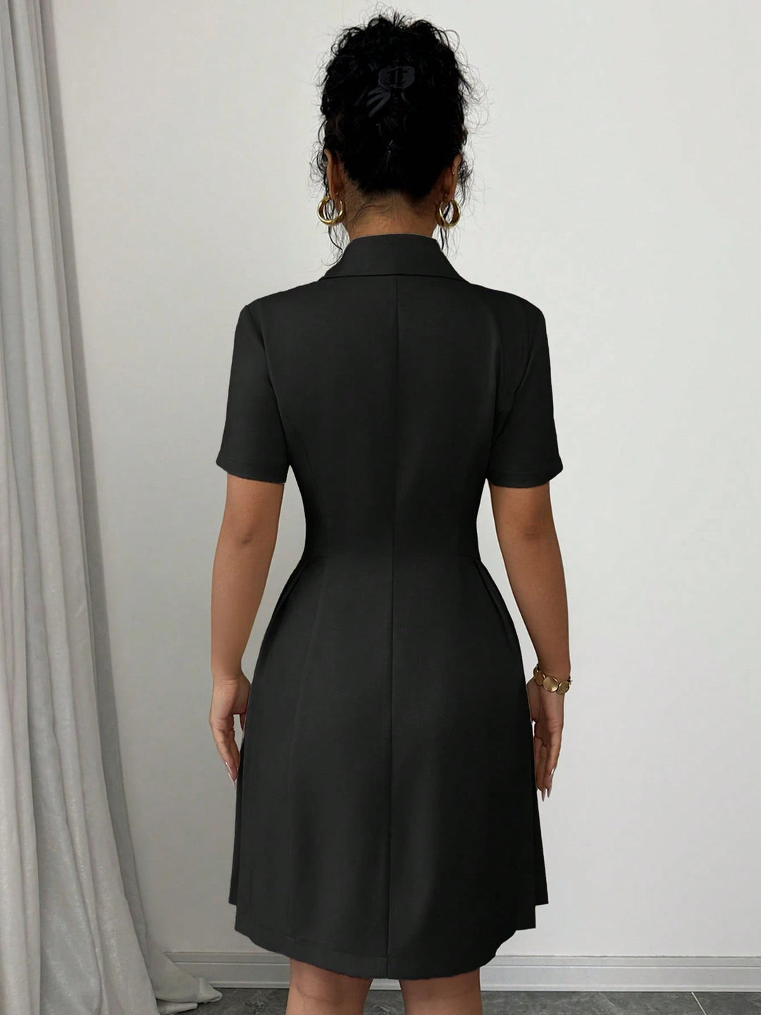 Damen elegantes A-Linien Kleid mit doppelter Knopfleiste und plissiertem Rock EB