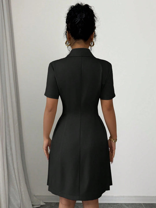 Damen elegantes A-Linien Kleid mit doppelter Knopfleiste und plissiertem Rock EB