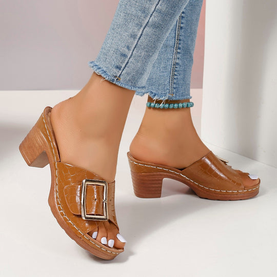 Damen Modische Mules mit elegantem Metallverschluss und texturiertem Obermaterial EB