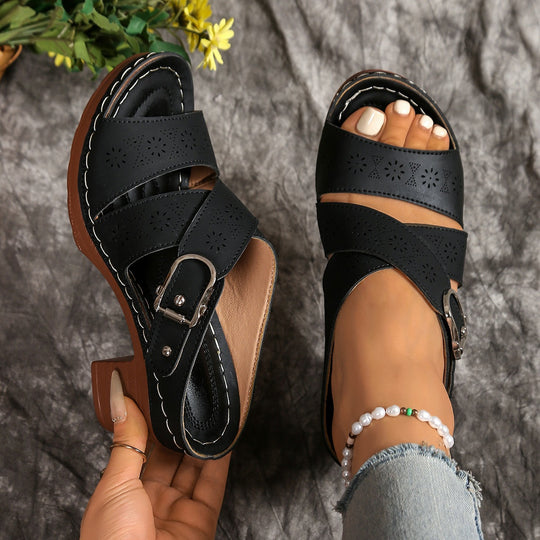 Damen Design-Sandalen mit verstellbarem Riemen und geschmackvoller Perforierung EB