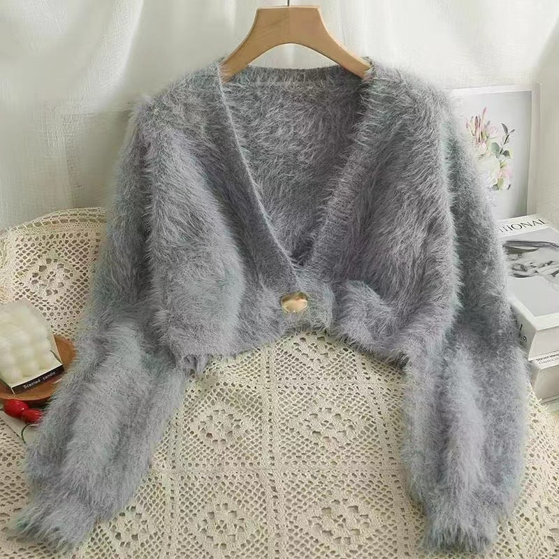 Damen Flauschige Kurzstrickjacke mit V-Ausschnitt und Knopfdetail EB