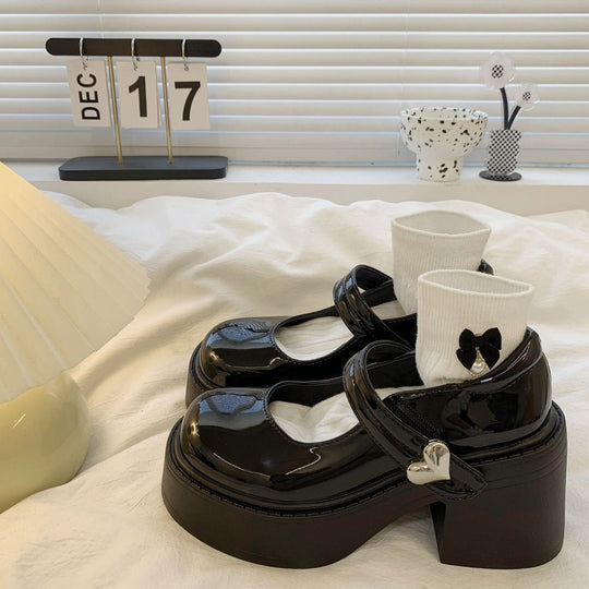 Damen Modische Plateau Schuhe mit Herzschnalle und glänzender Oberfläche EB