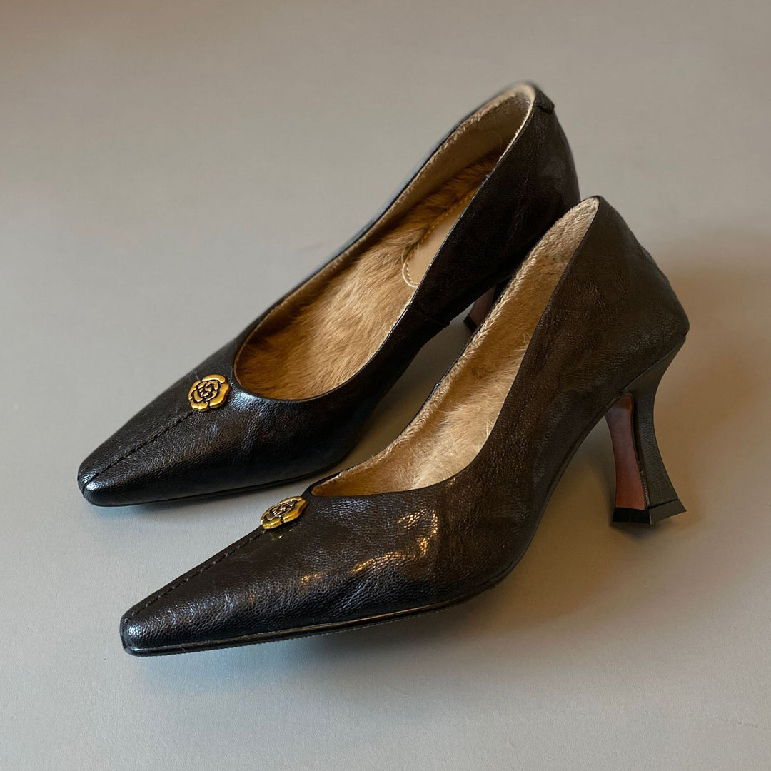 Damen elegante Pumps mit einzigartiger Goldapplikation und komfortablem Blockabsatz EB