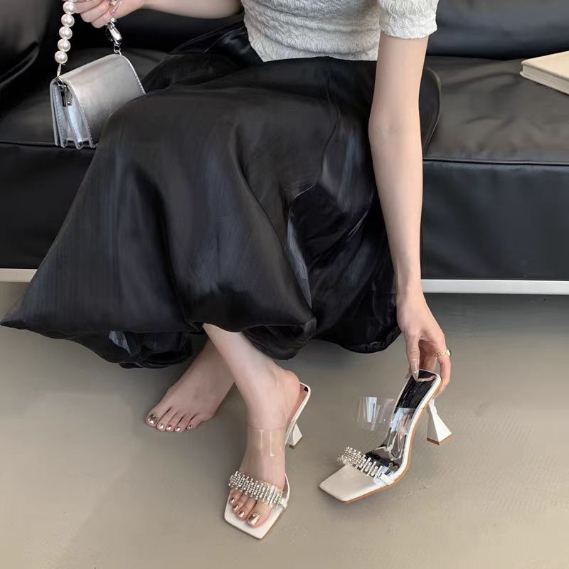 Damen elegante bequeme Sandalen mit transparentem Riemen und Perlenakzenten EB