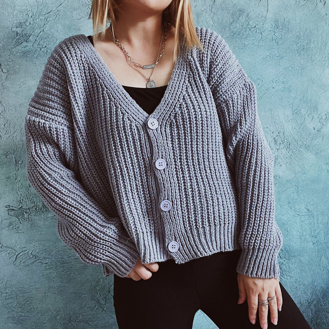 Damen kuschelige Strickjacke mit modernen Knopfdetails und weitem Schnitt EB