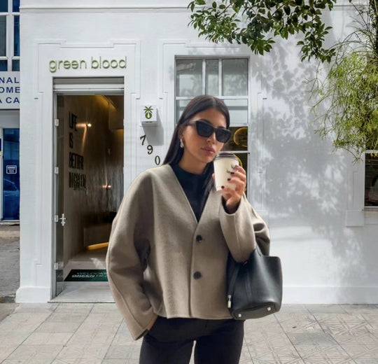 Damen kurze Strickjacke mit eleganten Knöpfen und weitem Schnitt EB