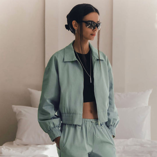 Damen Modischer cropped Windbreaker mit elastischen Bündchen EB