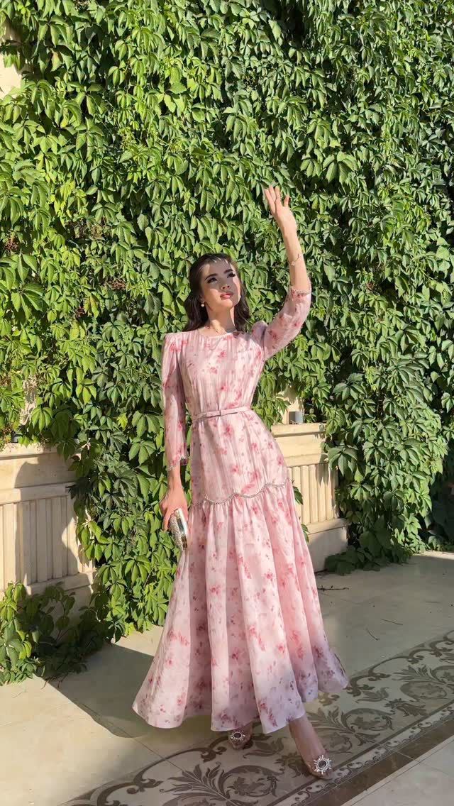 Damen Elegantes Maxikleid mit Spitzenärmeln und floralem Muster EB