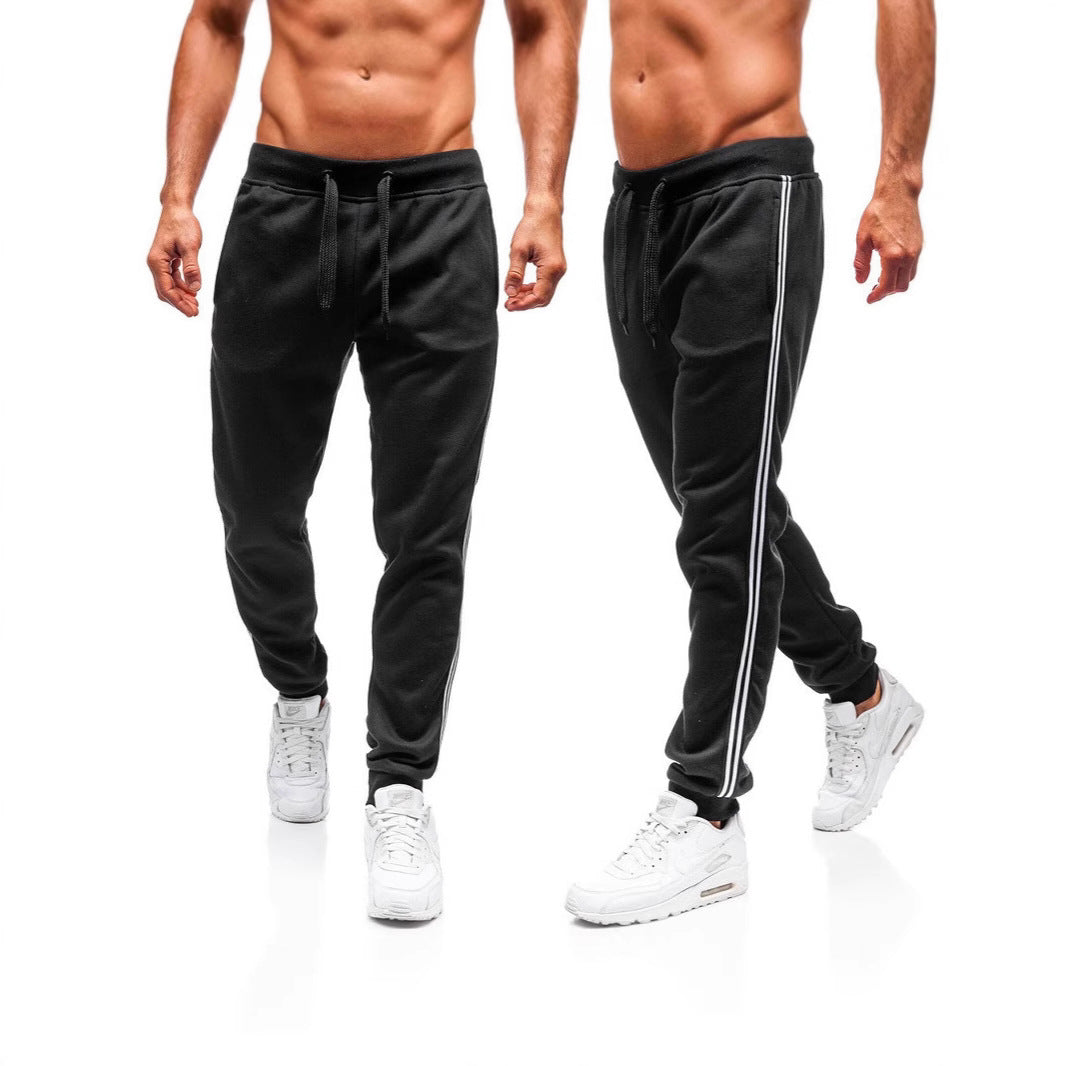 Herren Sportliche Jogginghose mit seitlichen Kontraststreifen EB