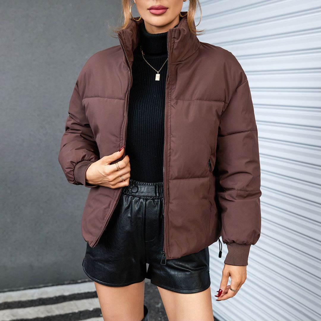 Damen Winter-Steppjacke mit hochschließendem Kragen und praktischen Reißverschlusstaschen EB