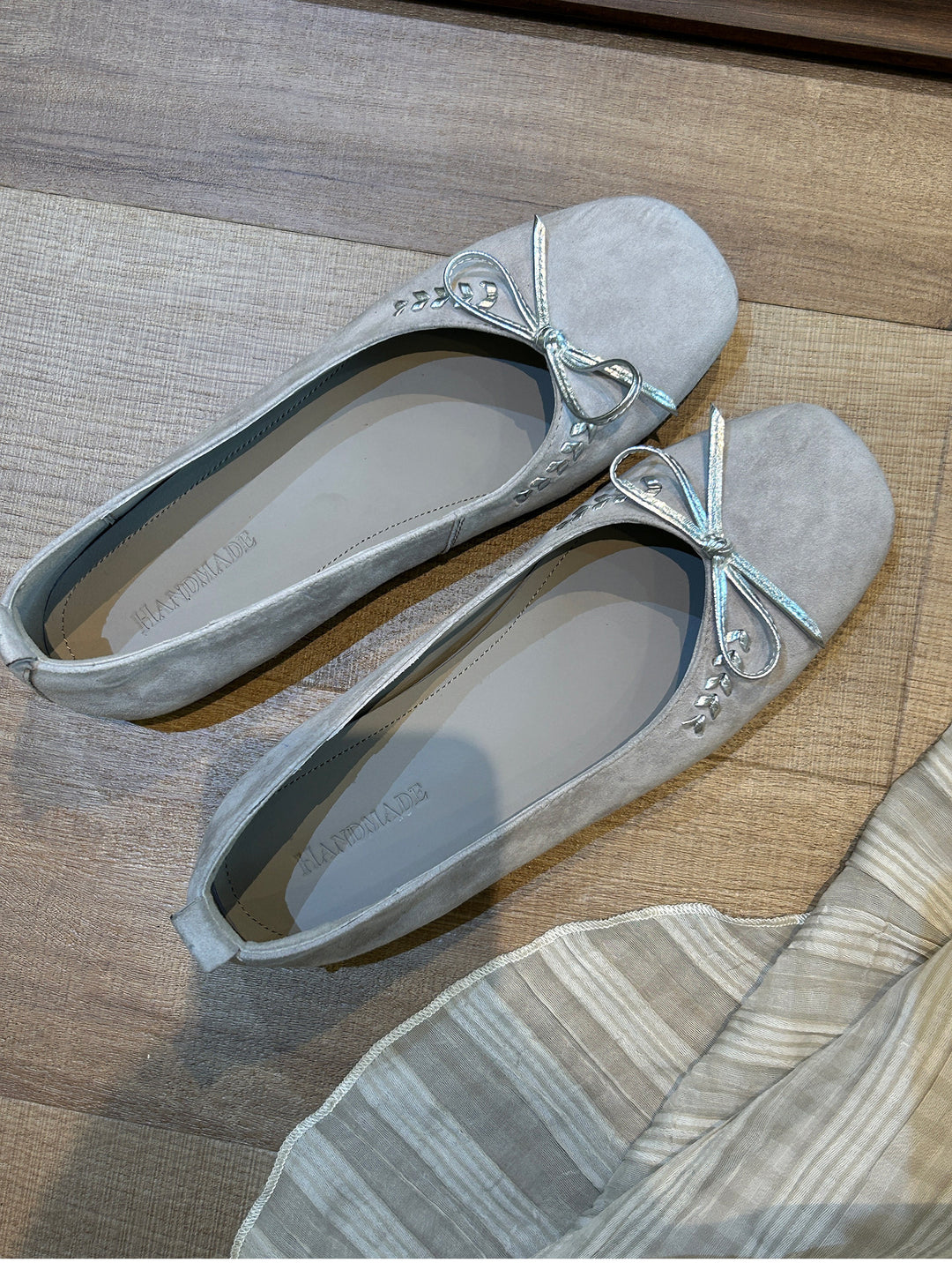 Damen Ballerinas aus weichem Veloursleder mit dekorativem Schleifendetail EB