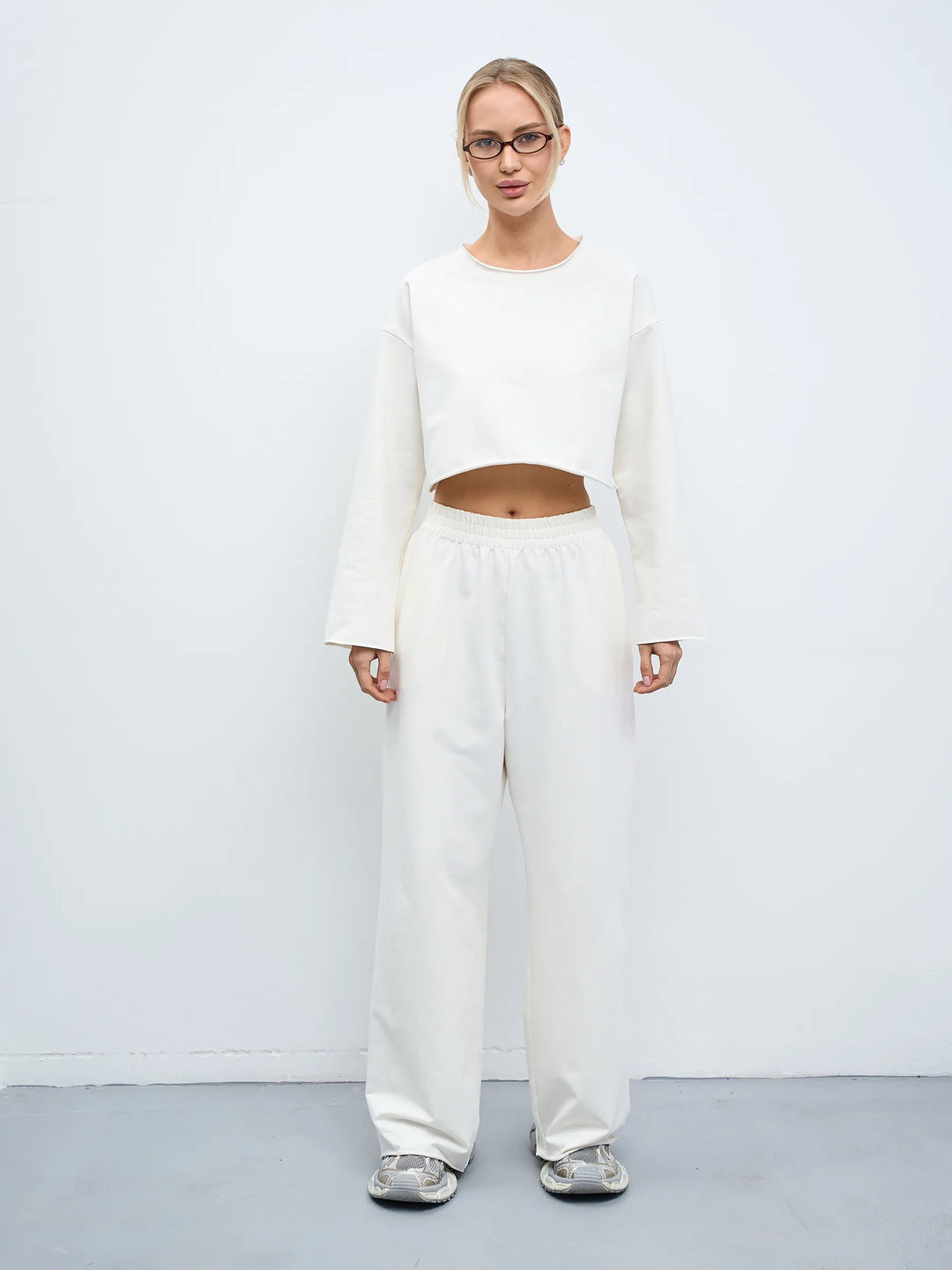 Damen Kurzgeschnittenes Sweatshirt und High-Waist Relax-Jogginghose Set EB