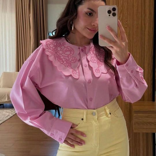 Damen elegante Bluse mit floralen Stickereien und Knopfleiste EB