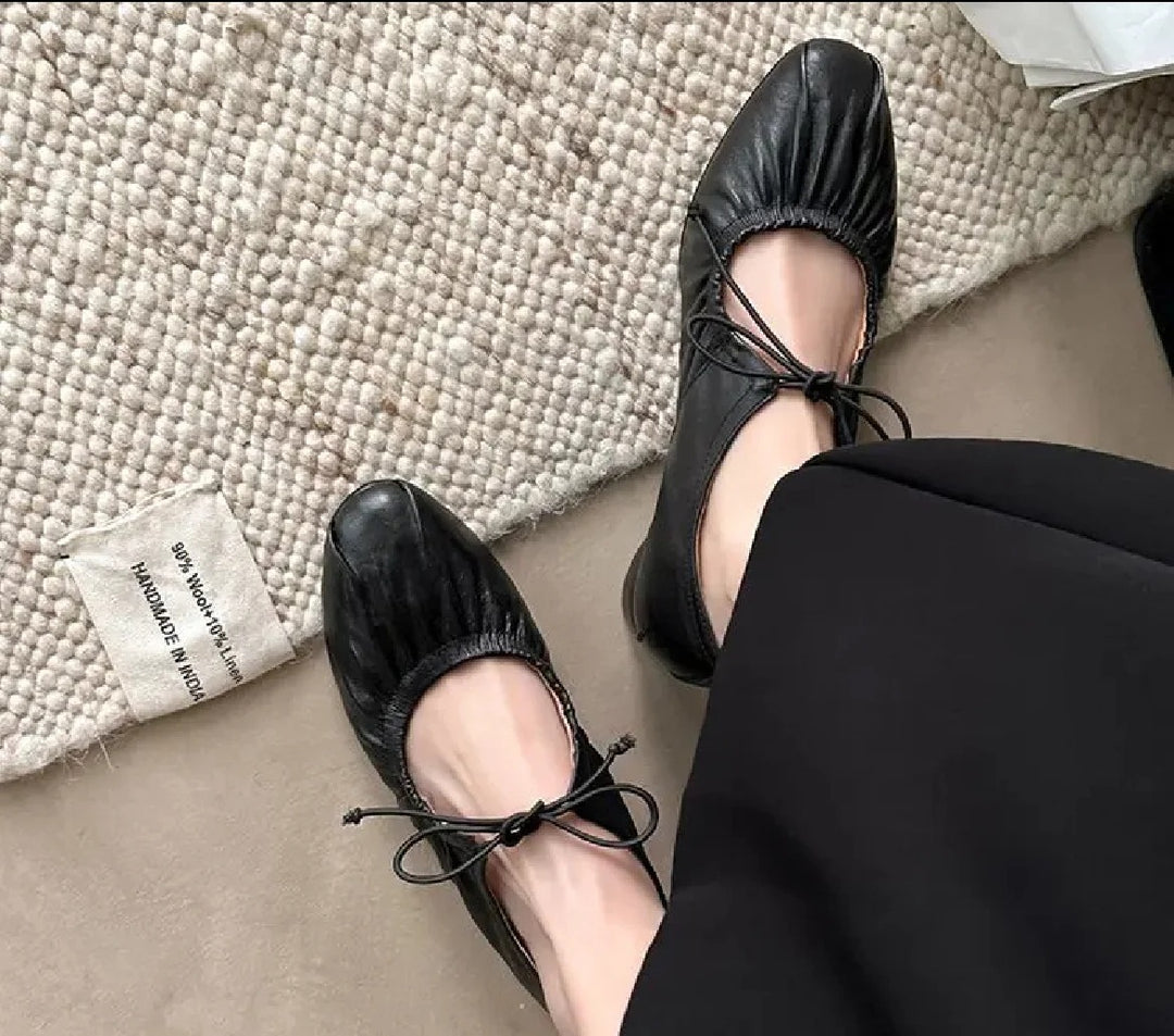 Damen Ballerina-Schuhe mit elegante Raffung und modischem Schnürdetail EB