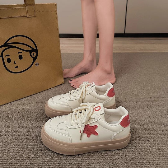Damen Sportliche Sneakers mit verspielten Stern-Applikationen und bequemer Sohle EB