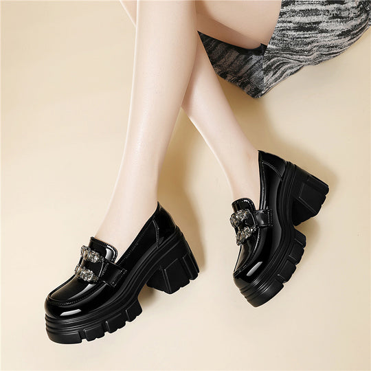 Damen Modische Plateau-Pumps mit glamourösem Schmuckdetail EB