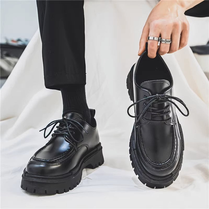 DamenModerne Schnürschuhe mit robustem Profil und trendigem Design EB