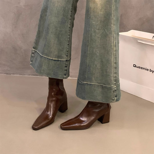 Damen Stiefeletten mit elegantem Blockabsatz und spitzem Schnitt EB