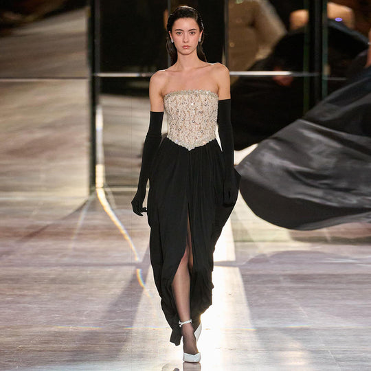 Damen elegantes Abendkleid mit schimmerndem Spitzenoberteil und Drapierungsdetails EB