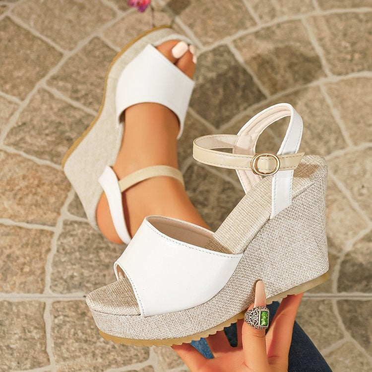 Damen Wedge-Sandalen mit elegantem Riemendetail EB