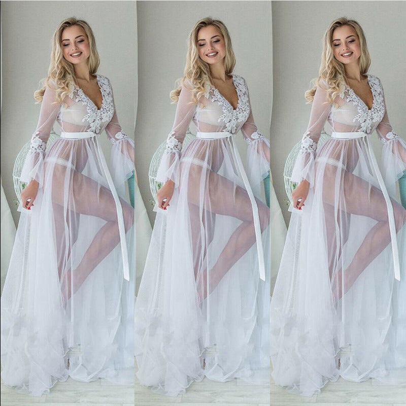Damen Transparentes Abendkleid mit zierlichen Spitzenapplikationen und schwingendem Tüllsaum EB