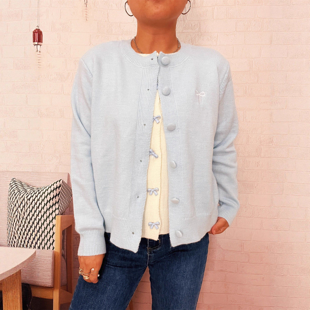 Damen Kuschelweich Strickjacke mit schönen Knöpfen und raffinierten Details EB