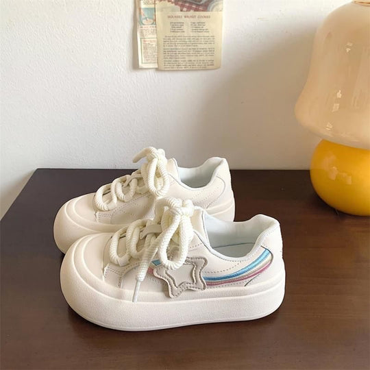 Damen Sneakers mit modernen Stern-Applikationen und komfortabler Plateausohle EB