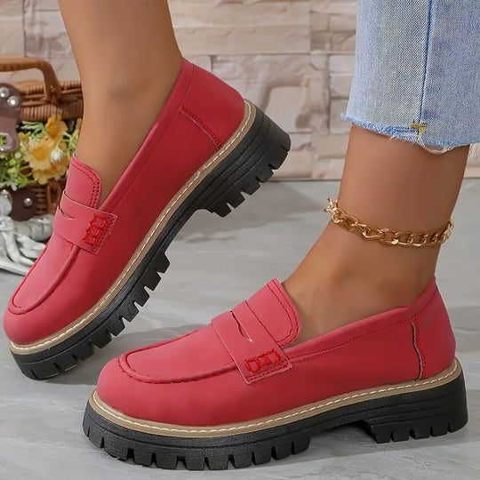 Damen robuster Plateau-Halbschuh im Loafer-Stil mit profilierter Gummisohle und dekorativem Steg EB