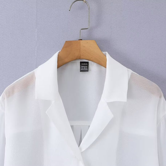 Damenbluse aus luftiger Mikrofaser mit elegantem Kragen und knöpfbarem Verschluss EB