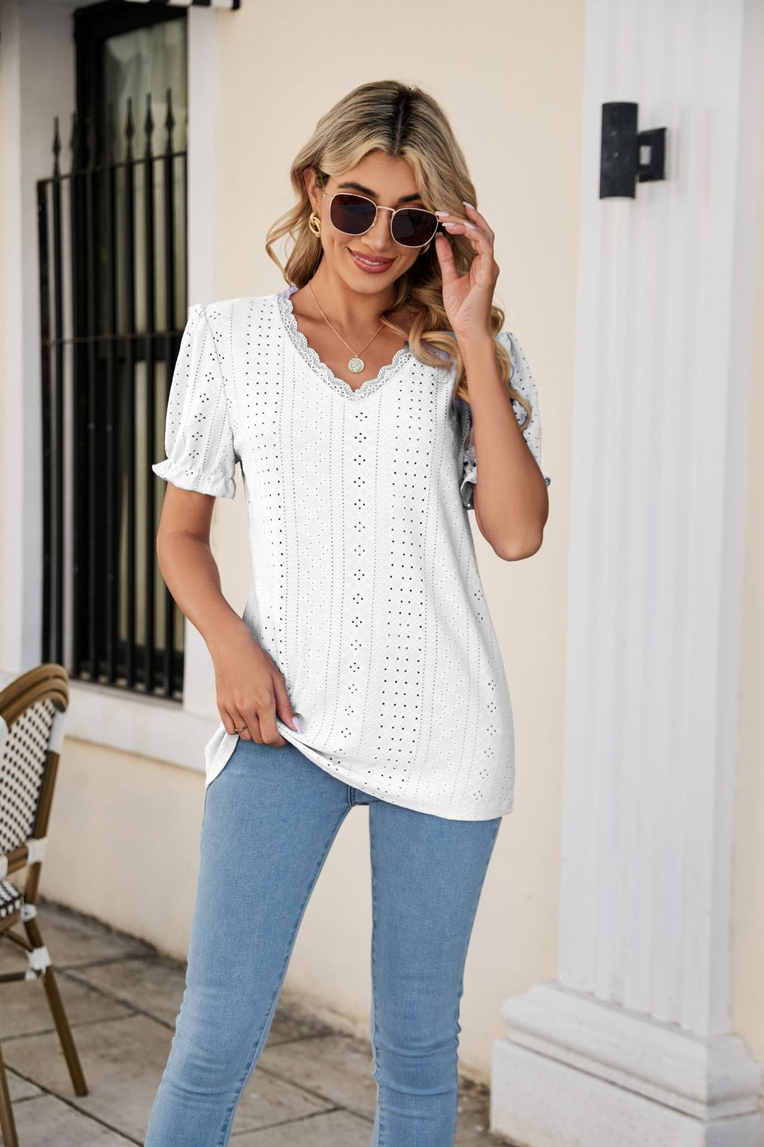 Damen Bluse mit luftigen Rüschen und durchbrochenem Design EB