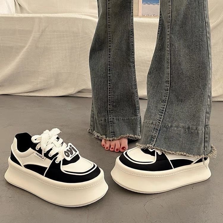 Damen Sportliche Sneakers mit dickem Plateau und modischen Akzenten EB