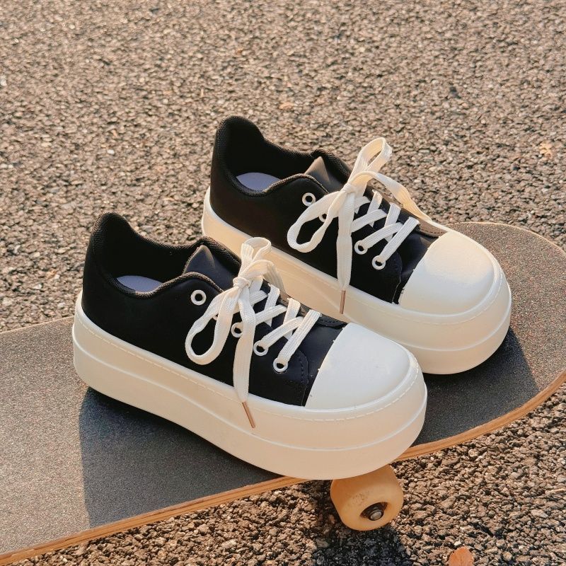Damen Plateausneaker mit sportlicher Silhouette und modischem Schnürsystem EB