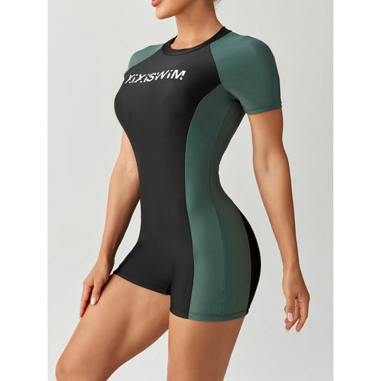 Damen Schwimmanzug mit kurzem Arm und figurformendem Schnitt EB
