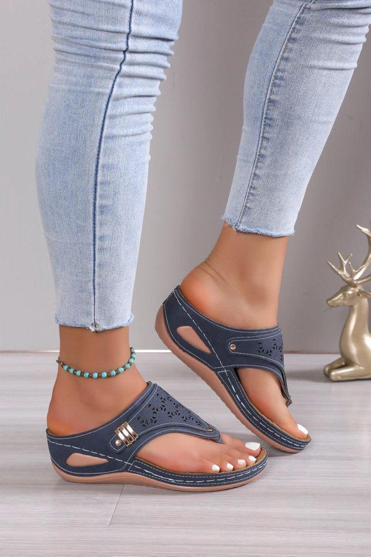 Damen Bequeme Zehentrenner-Sandalen mit Perlenschmuck und anatomischem Fußbett EB