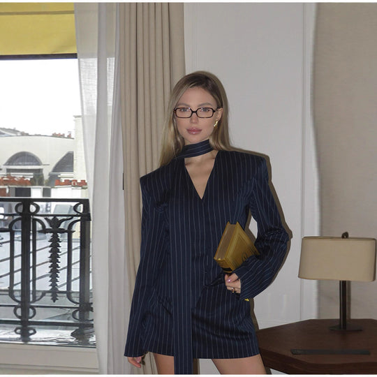 Damen Elegante Blazer-Shorts-Kombination mit schmalen Streifen und modernem Kragen EB