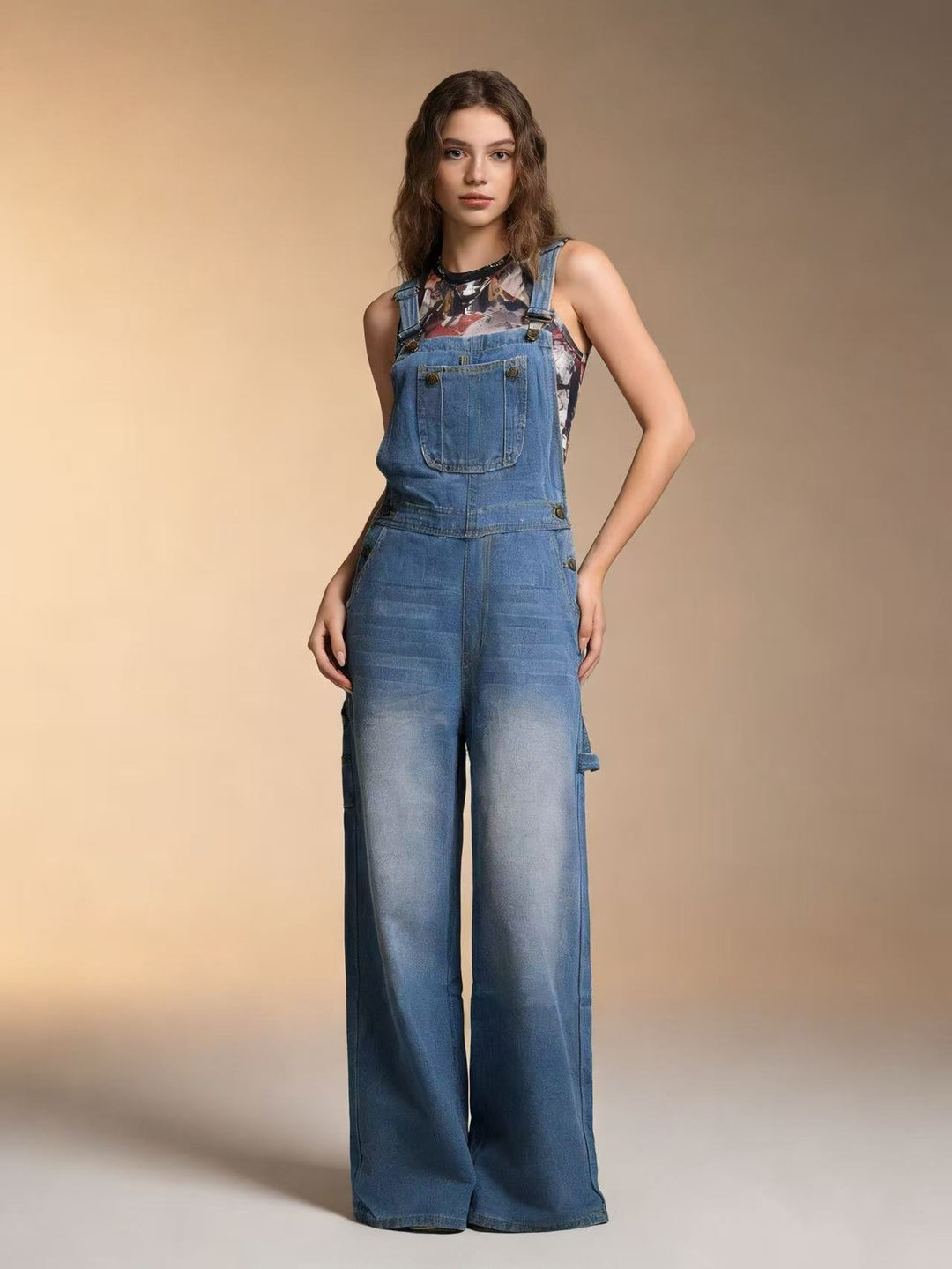 Damen Latzhose im lässigen oversized Schnitt mit funktionalen Seitentaschen EB