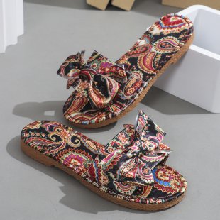 Damen komfortable und elegante Pantoletten mit floralem Muster EB